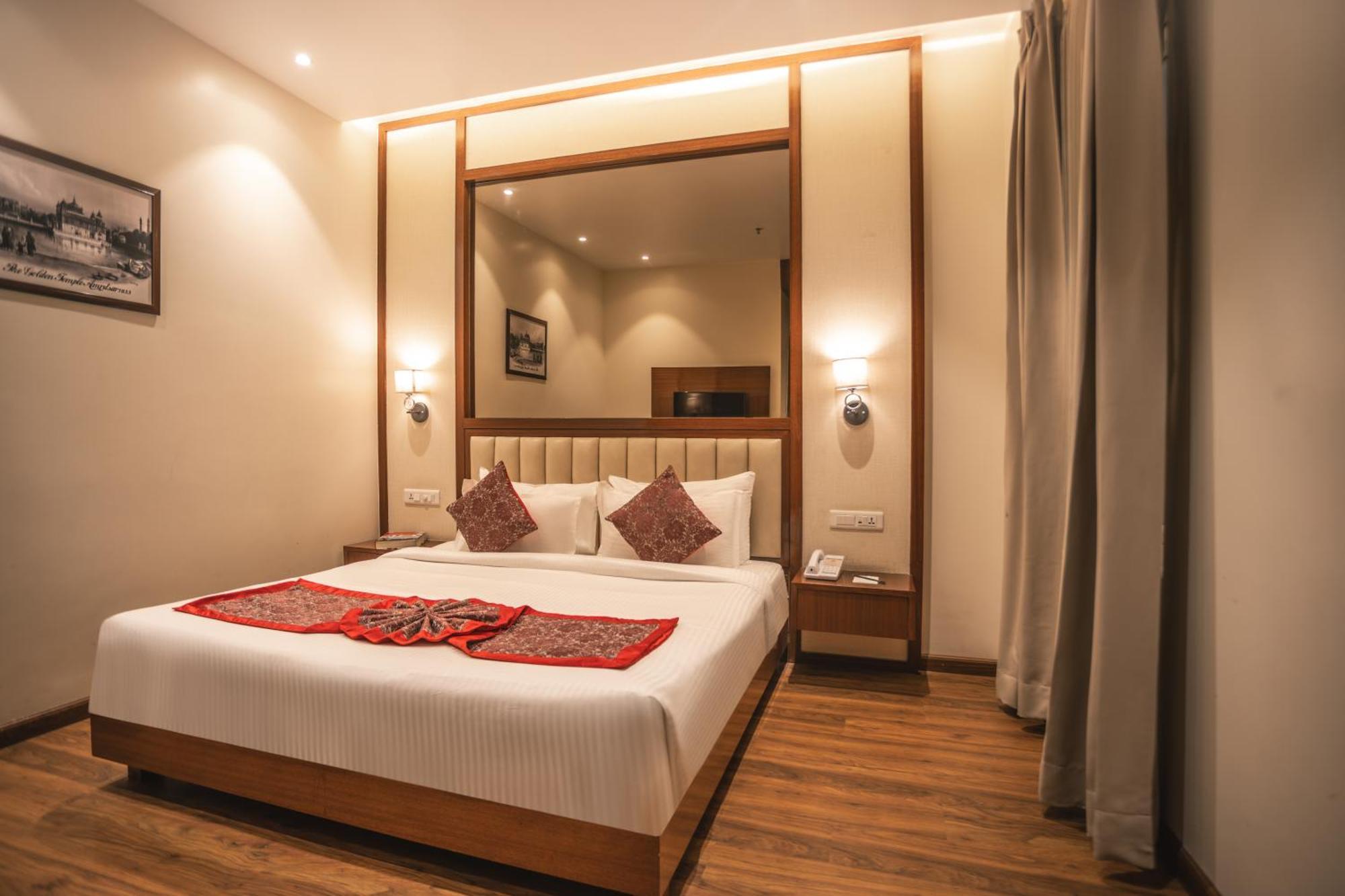 Amritara Sadka Amritsar Hotel Bagian luar foto