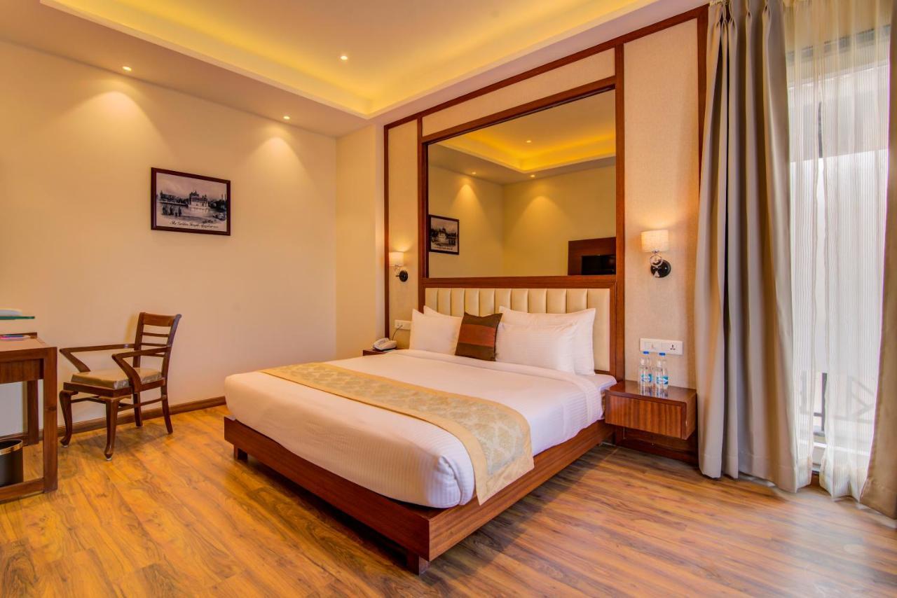Amritara Sadka Amritsar Hotel Bagian luar foto
